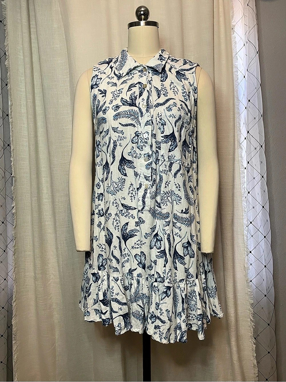 ⛅️Elan - Floral Mini Dress in White & Blue Size Medium